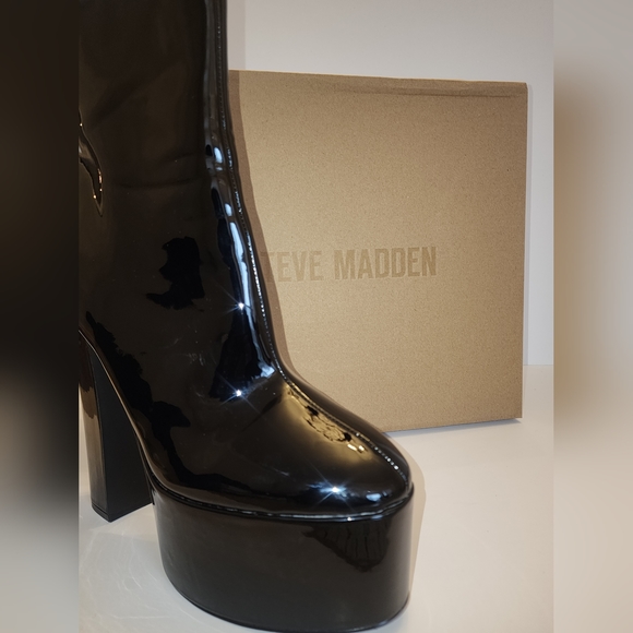 Steve Madden Passion Black Patent Booties Size 10M - Picture 6 of 6